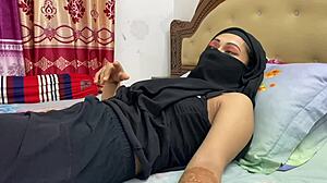 Muslim Aunty from Mumbai Fucks Hindu Boyfriend