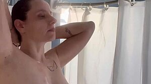 ivy19921 enjoys a relaxing shower