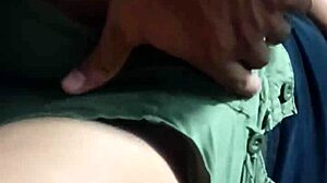 Mi cochito se moja cuando me toca el maldito viejo asqueroso