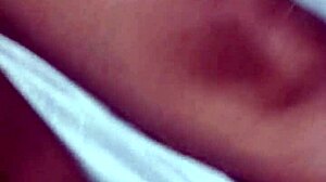 Mi cochito se moja cuando me toca el maldito viejo asqueroso