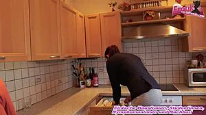 deutsche notgeile reife milf mit brille fickt in der k�che