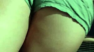 Mi cochito se moja cuando me toca el maldito viejo asqueroso