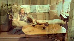 Bet Mary does her housewife duties?