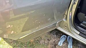 fui de carro com minhas amigas para um matagal e fizemos uma putaria gostosa no meio do mato