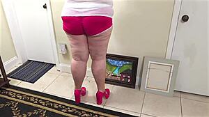 Camera Man Accidentally Cums on Big Butt Chubby Milf Workout