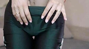 Hot Babe Masturbates On WhatsApp Call.