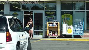 Bet Mary does her housewife duties?