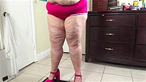 Camera Man Accidentally Cums on Big Butt Chubby Milf Workout