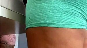 japonesa da buceta gigante se exibindo