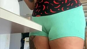 japonesa da buceta gigante se exibindo