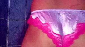 Modelando Calzon Satinado