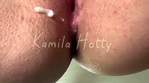 Amigo do meu namorado comeu o meu cuzinho e gozou dentro. Eu senti uma emoção intensa e prazer proibido.