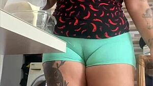 japonesa da buceta gigante se exibindo