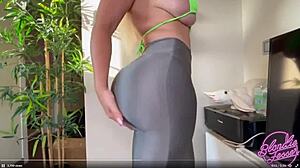 Big ass blondie, tease us with your awesome ass?