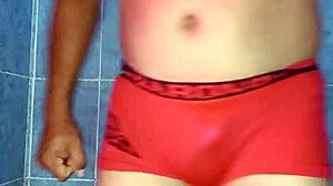 Modelando Calzon Satinado