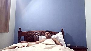 Mi Madrastra Quiere Que La Ayude Asear La Casa A Cambio De Chupar Mi Polla