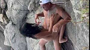 parte 2 bolt jones convida a novinha angel ferraz de apenas 18 anos para conhecer a praia mais famosa do brasil de nudismo ela topa fizeram sexo na frente de todos v�deo bombou em todas as redes sociais