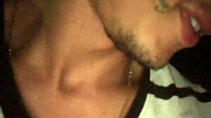 punheta rapidinha no estacionamento do mercado