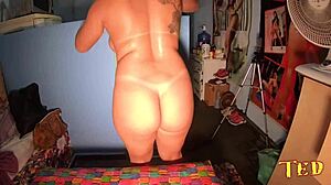 Rebecca santos prepares for the scene while bibi tsunami showers - alex ferraz actor