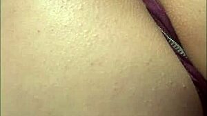 Mira que rico me masturbo con mi dildo nos masturbamos juntos