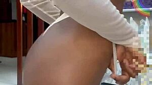 Morenita Gostosa Se Destrosa El Culo Con Un Dildo Gigante