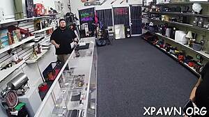 That large cock ravages the amateur's wet pussy