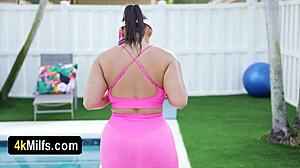 HORNY WORKOUT WITH BUBBLY ASS MILF LEADS TO OUTDOOR QUICKIE FUCK SESSION