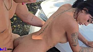 Colombian bodybuilder Max Betancur fucks curvy Latina Athenea Rosse in public car wash