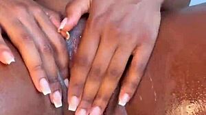 sentando com o cuzinho até gozar