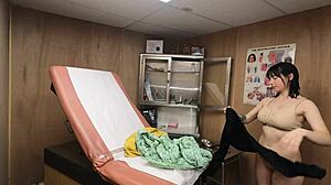 Scarlett Johnson Consults On Medical Tits