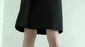 Shemale Ting Xuan Masturbates on Street