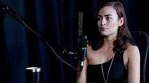 a mãe descobriu a orgia ainda não gravou com travesti decidiu parar pra se curar e foi chamada de atriz pornô evangélica - kamilla werneck sheer red