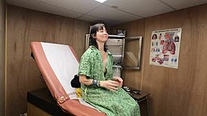 Scarlett Johnson Consults On Medical Tits