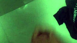 me la jalo en el baño