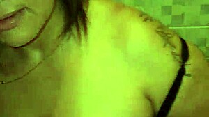 Encuentro Las Tangas De Mi Madrastra En El Baño Y Me Encuentran Con Las Manos En La Paja