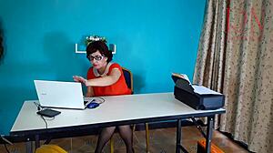 Sexretary secretary shows pussy under office desk