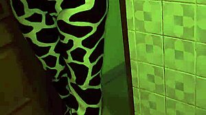 Encuentro Las Tangas De Mi Madrastra En El Baño Y Me Encuentran Con Las Manos En La Paja