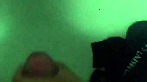 me la jalo en el baño