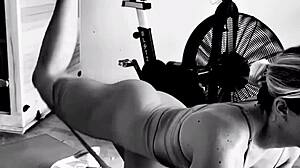 Creeper MSACS performs an intense ass workout