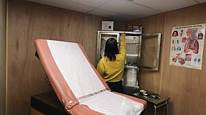 Scarlett Johnson Consults On Medical Tits