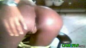 ebony beauty fingers her wet slit on cam teasing viewers