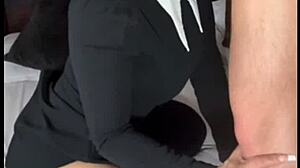 Soy una gotica culona adicta al sexo y no se salva ni mi propio hijastro