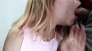 La zorra de mi hermanastra me mamó el guebo y no deja una gota de leche