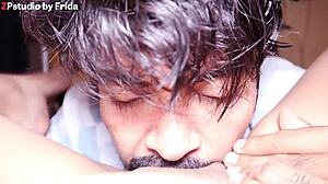 Amateur gives oral sex to sexy Mexican housewife Frida she cums nicely