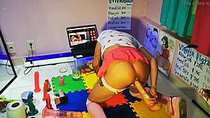 MIRO COMO FOLLan COLEGIALA otaku TEEN anal dildo masturbacion