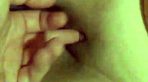 JESSY BXXX LETS CRABBMAN FINGER HER GF'S WET PUSSY