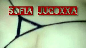 ¿Mi esposa empinada comiendo verga con nalgotas?