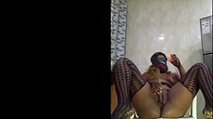 Oh fuck, watch this fat BBW pussy get wooden spatula pounded till she squirts moaning