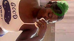 i'm the hottest chef ya know givin' ya my wet pussy ta eat right now... mmm