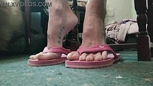 imagine those huge exotic talons teasing on her curvy feet